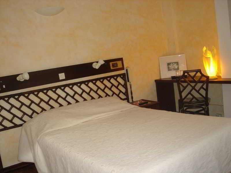 Hotel Acostel โม ภายนอก รูปภาพ